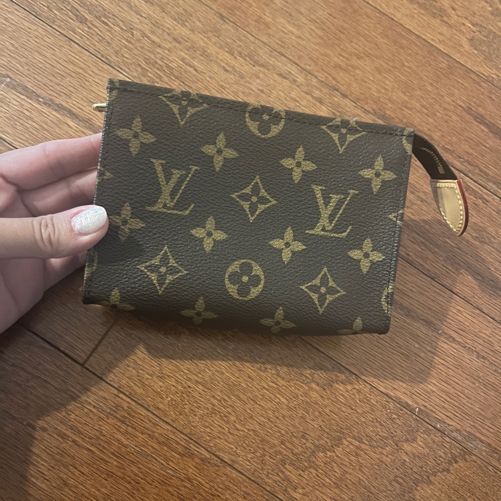 Louis Vuitton Poche Toilette